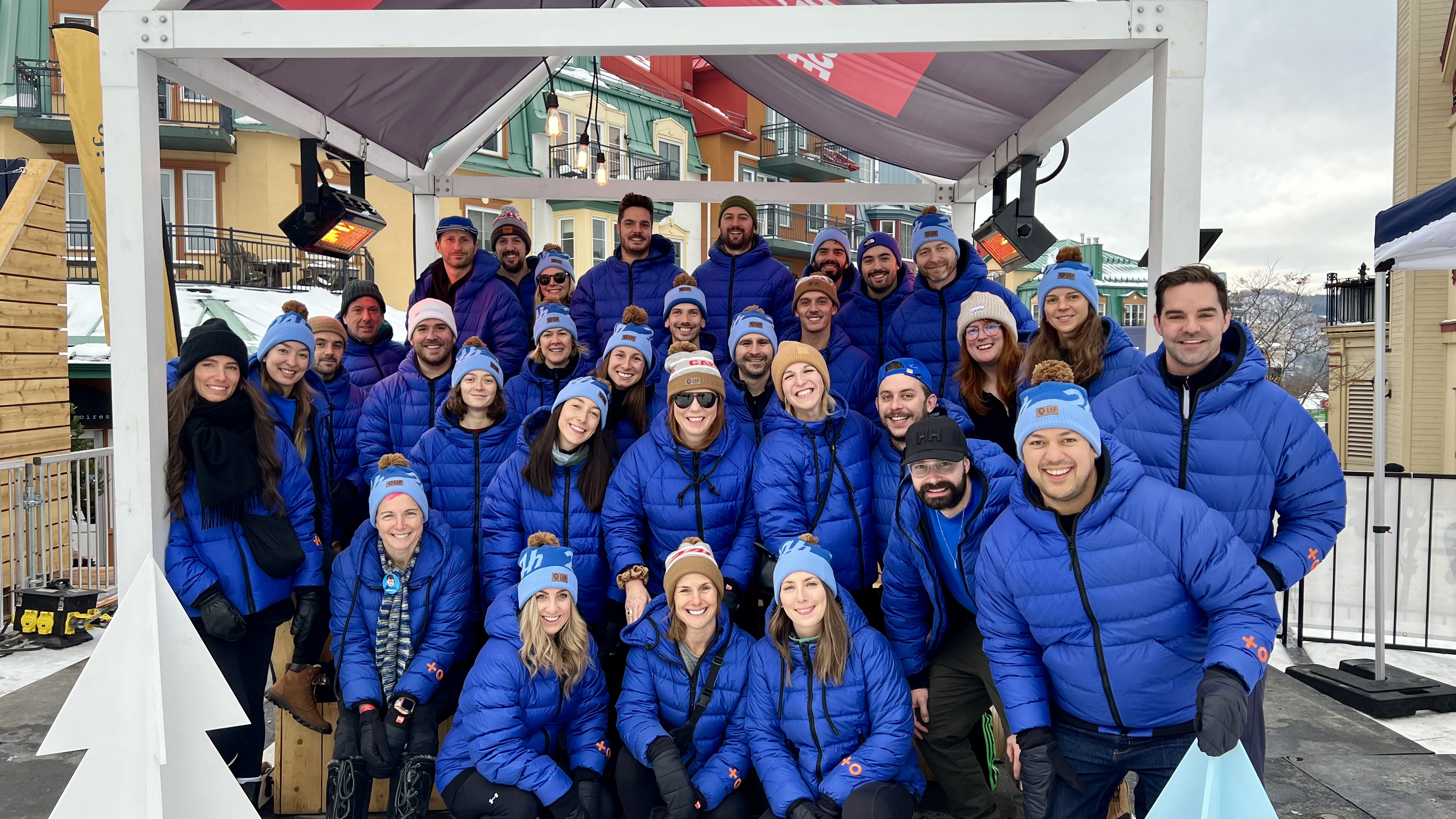 La belle équipe La Presse et ses super partenaires au 24H Tremblant en 2023.